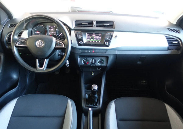 Skoda Fabia cena 32900 przebieg: 150000, rok produkcji 2018 z Goniądz małe 326
